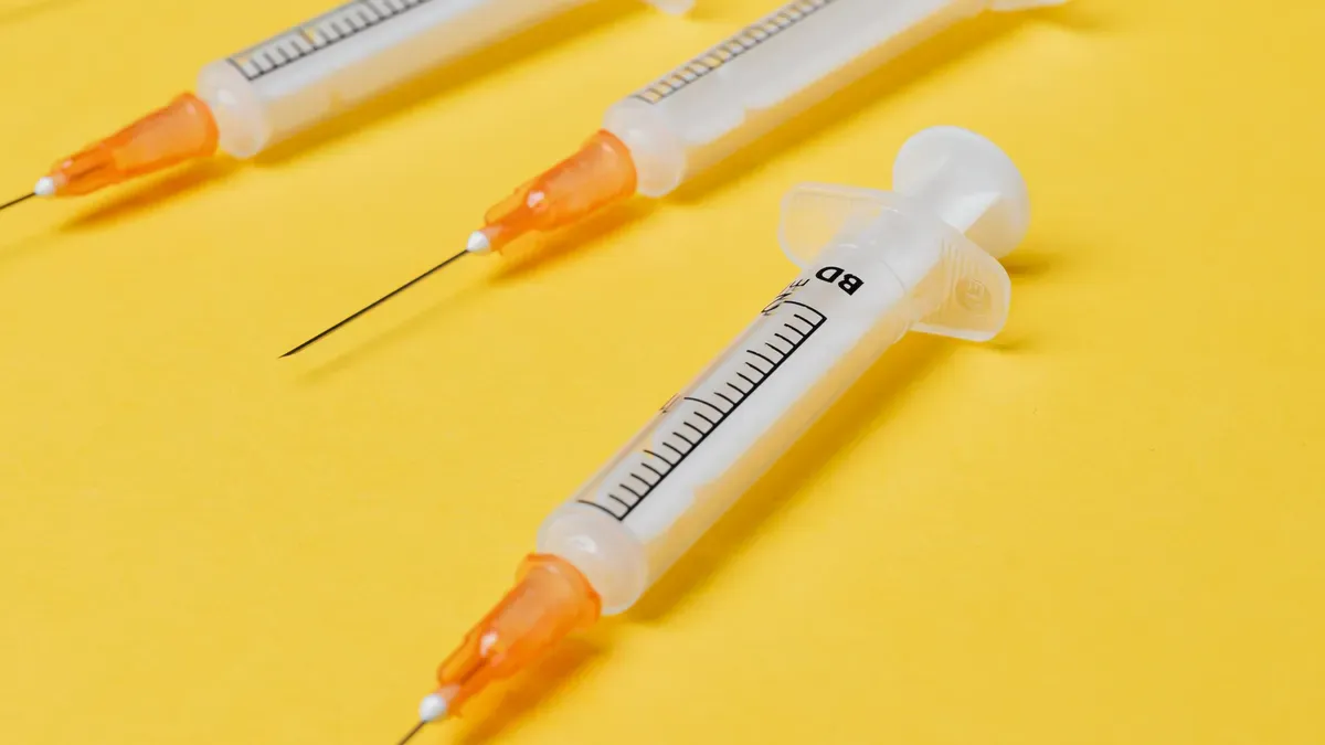 &iquest;C&oacute;mo elijo el &aacute;ngulo de curvatura correcto para una aguja predoblada?