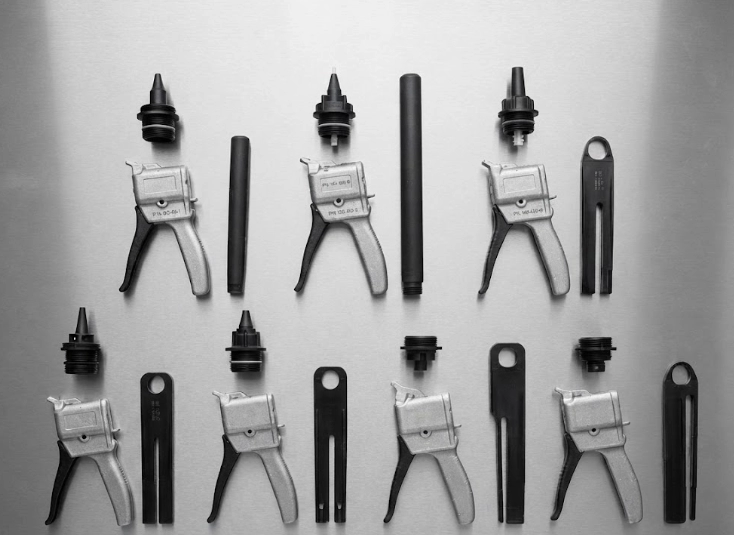 Una herramienta port&aacute;til, m&uacute;ltiples proporciones: la gu&iacute;a industrial para pistolas de pegamento AB